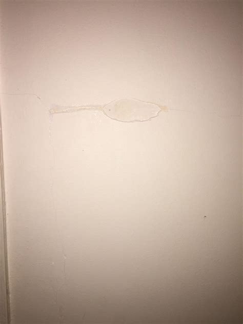 repair - How can I fix these cracks in my concrete/plaster wall apartment in Paris? - Home ...