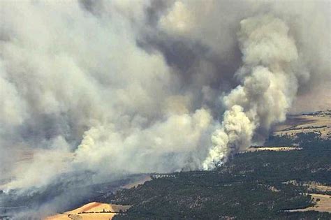 Oregon wildfire nearly triples in size; threatens structures | Oregon | heraldandnews.com