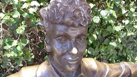 Palm Springs, California - Lucille Ball (Lucy Ricardo) Statue HD (2016) - YouTube