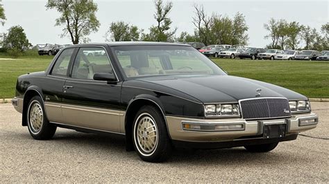 Buick's Biggest Sales Flop: The 1986-88 Riviera Was a Handsome Design ...