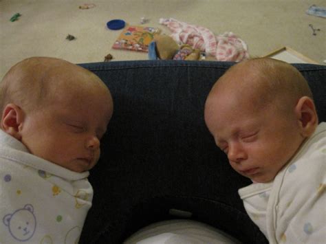 A blog for my mom: Nursing Twins: How we do it