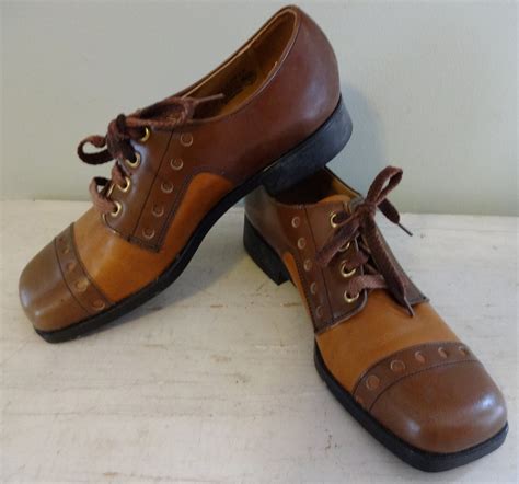 Vintage Buster Brown Shoes / 1970s Brown Oxfords / 70s Lace Up