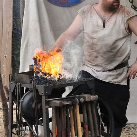 Blacksmith vs. Whitesmith - What’s the Difference? (Updated Guide ...