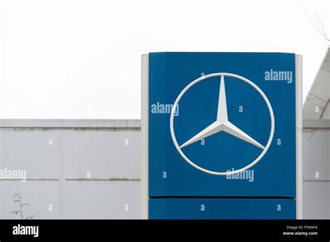 Mercedes sign logo Stock Photo - Alamy