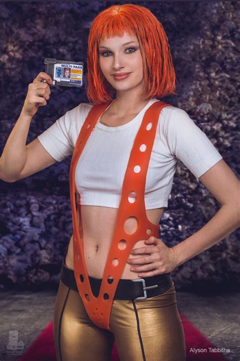 Impressively accurate Fifth Element Leeloo cosplay | Rebrn.com