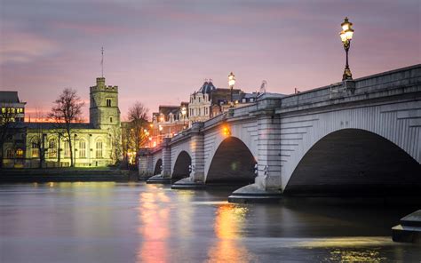 London- Putney Bridge between Putney & Fulham in south west Lond - HML ...