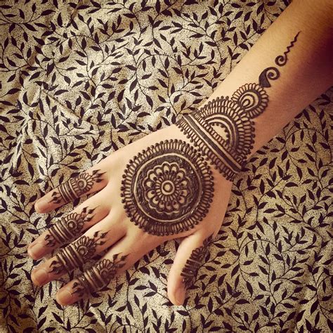 Simple Henna Art - Anti Vuvuzela