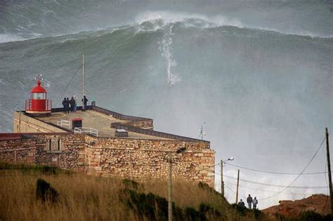 Surfer sets new record - rides 30 meter wave [w/ video]