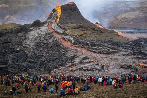 A volcanic eruption in Iceland has transformed a tranquil green valley ...