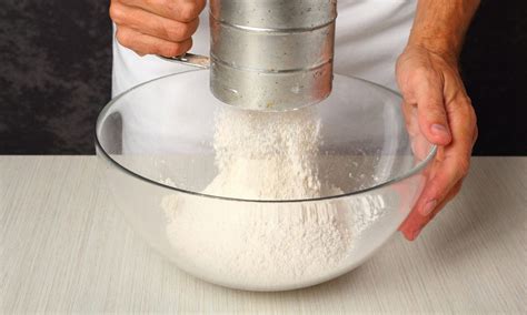 How and When You Should Sift Flour