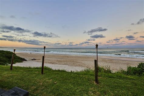 Belongil on The Beach - Byron Bay - Beachfront View - Byron Visitor Centre