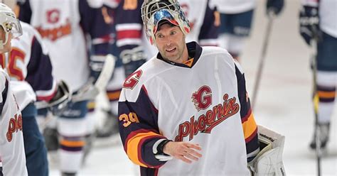 Petr Cech debuta en el hockey sobre hielo y es nombrado jugador del ...