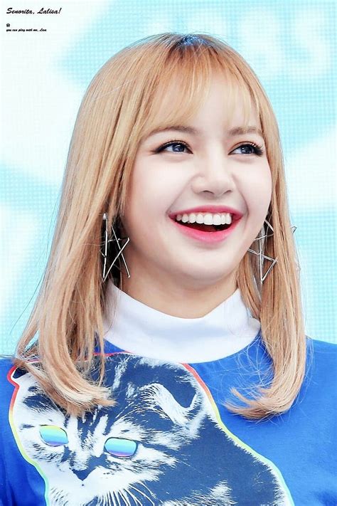 Ngắm nụ cười rạng rỡ của Lisa lisa cute smile trong một đoạn clip