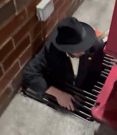 Inside the secret tunnels that sparked a brawl between Hasidic Jews | US News | Metro News