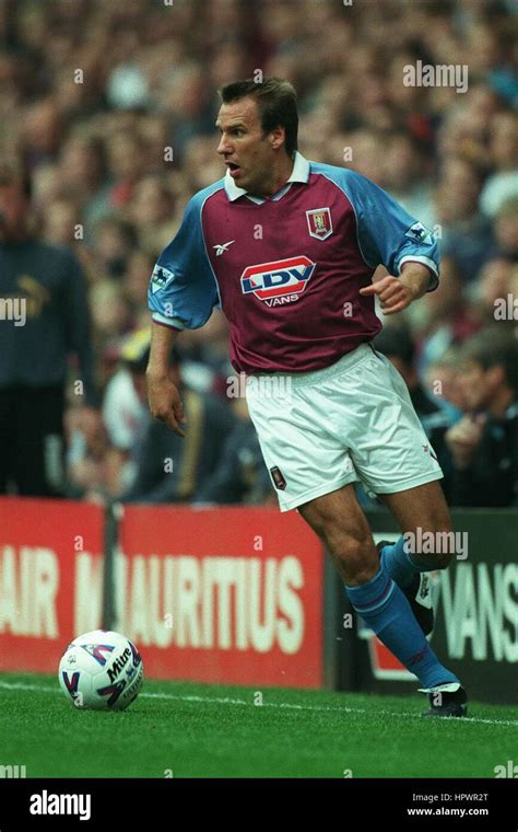 PAUL MERSON ASTON VILLA FC 28 September 1998 Stock Photo - Alamy