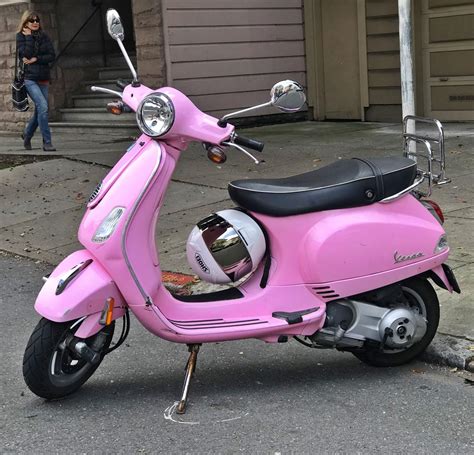 Pink scooters : a stunning collection of awesome Vespas and Lambrettas