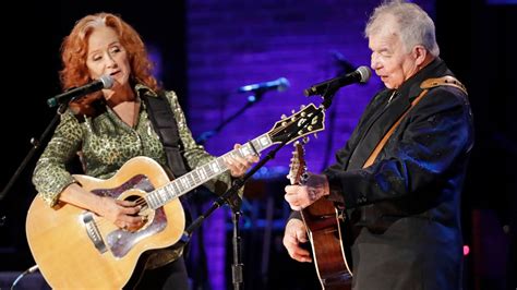 Bonnie Raitt, John Prine Sing 'Angel From Montgomery': Watch