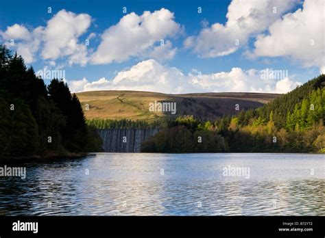 Howden reservoir dam hi-res stock photography and images - Alamy