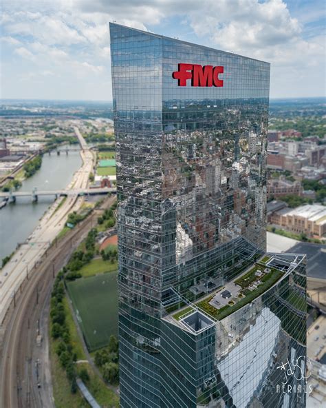 FMC Tower all shiny and chrome! Shot from above the Schuylkill River in Philadelphia PA : r/djimavic