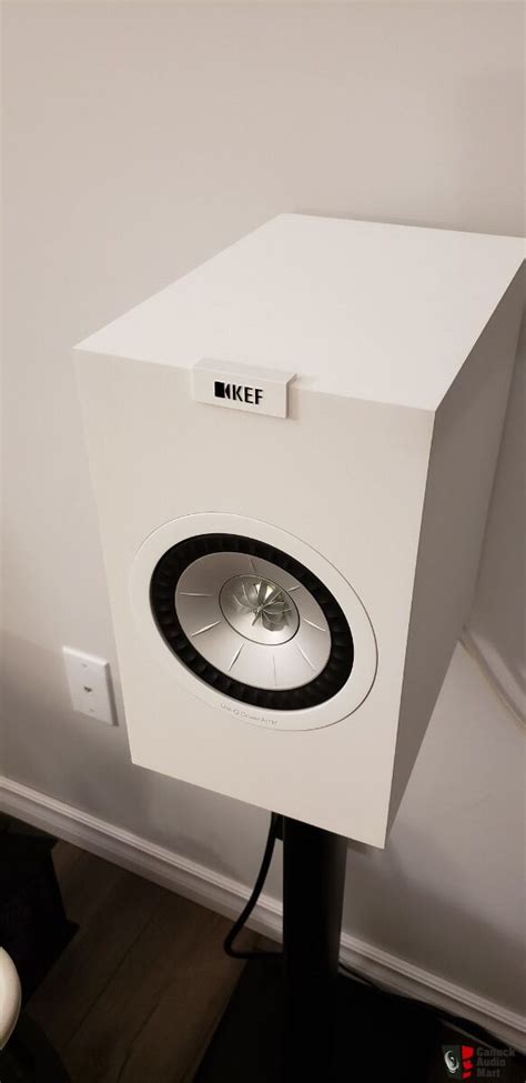 KEF Q150 Bookshelf speakers in White Photo #2037069 - US Audio Mart