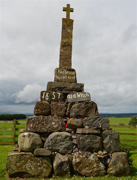 Tour Scotland Photographs: Tour Scotland Photograph Witch Monument ...