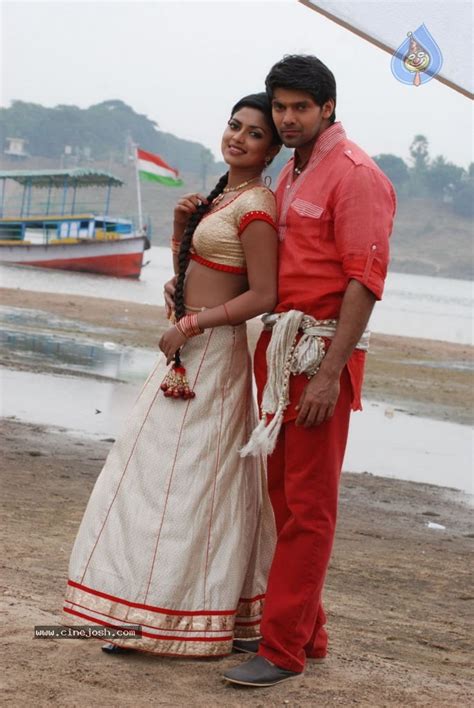 Vettai Tamil Movie Hot Stills - Photo 14 of 39