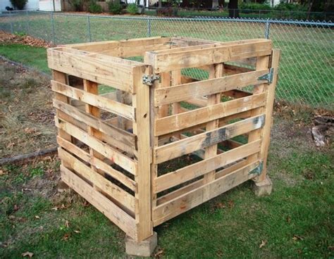 How to Build a Compost Bin out of Wooden Pallets | Pallet Furniture DIY