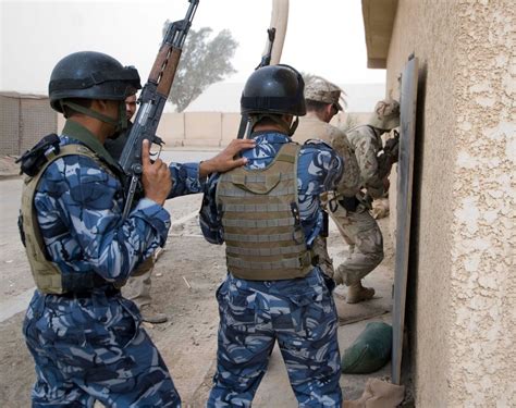 DVIDS - Images - Iraqi Special Weapons and Tactics strives to perfect room-clearing procedures ...