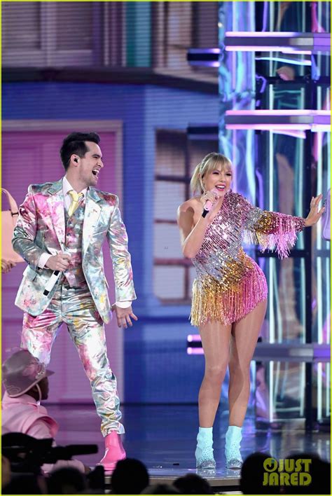 Photo: taylor swift and brendon urie perform me at billboard music awards 2019 02 | Photo ...