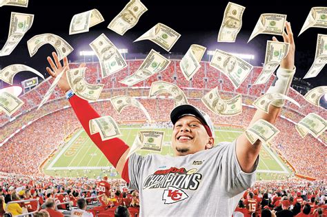 Patrick Mahomes agrees to 10-year contract extension with Chiefs