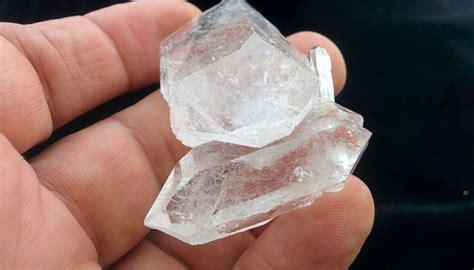 Cuarzo Blanco Piedra Cristal de Roca: Propiedades y Usos Terapéuticos