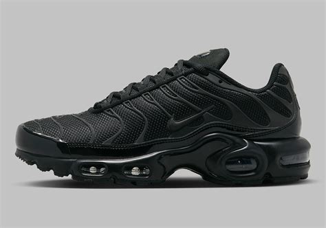 Nike Air Max Plus "Reflective Triple Black" FB8479-001 | SneakerNews.com