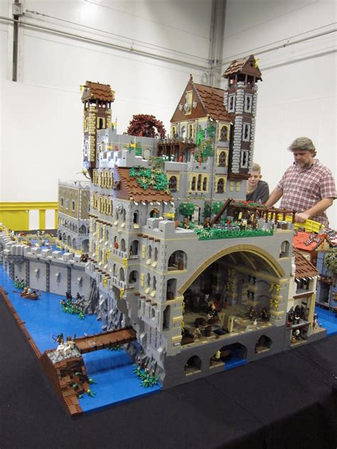 Another huge castle from LEGO World Copenhagen. (re-post) : lego