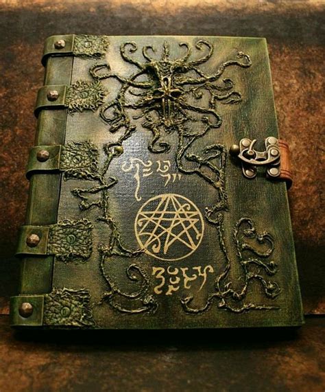 Necronomicon. | Cthulhu, Lovecraft, Spell book