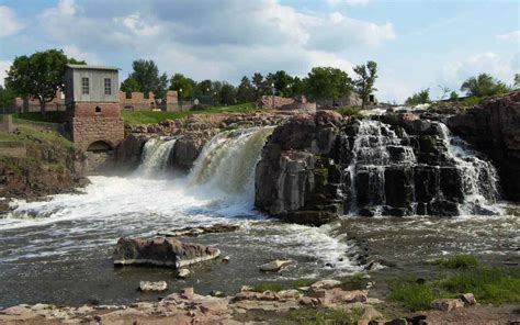 Things to Do in Sioux Falls: Uncover the Best Attractions, Parks, and More! - Semesta Travel