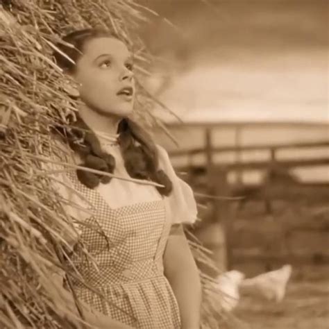 Judy Garland singing “Somewhere over the rainbow” in the wizard of oz [Video] | Aesthetic movies ...