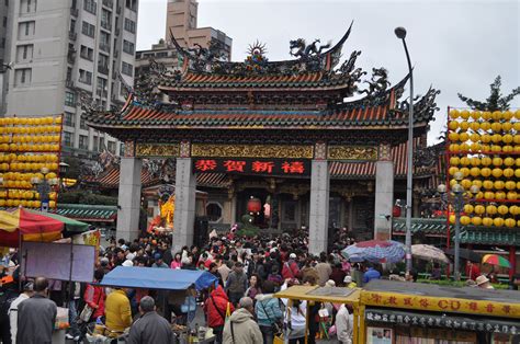 Longshan Temple, one of the largest in Taiwan. This is during Chinese New Year, it was so busy ...