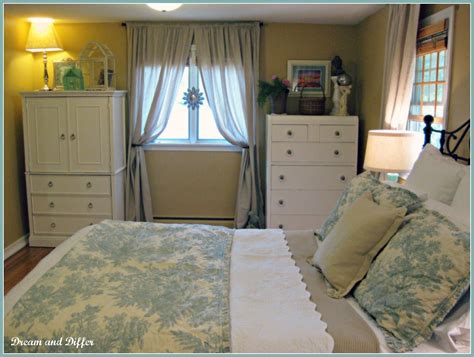 Small bedroom furniture arrangement ideas | Hawk Haven