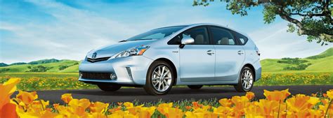 2014 Toyota Prius v Overview - The News Wheel