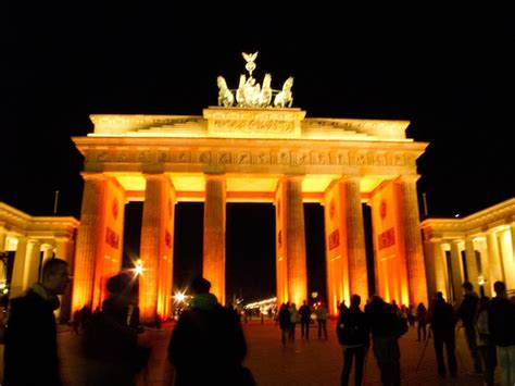 Premium Photo | Exterior of brandenburg gate at night