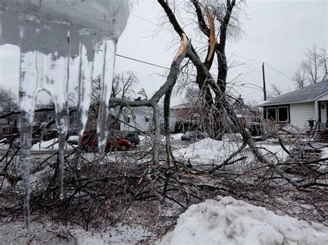 Toronto deputy mayor considering having army help with ice storm ...