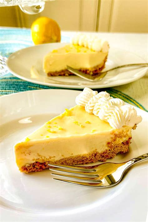 Easy No Bake Lemon Icebox Pie