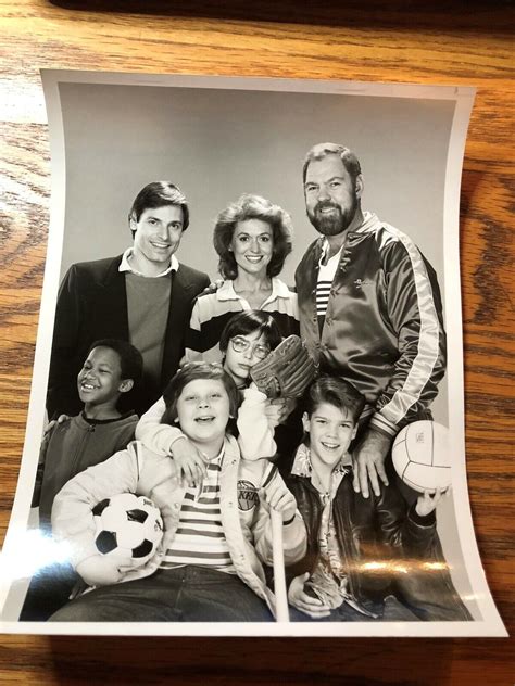 1986 NBC Press Photo MERLIN OLSEN AND CAST PHOTO star in \"FATHERS AND ...