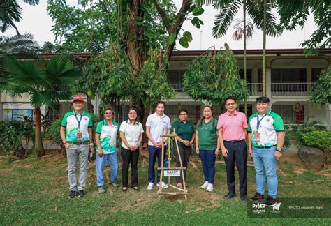 Mga mag-aaral at guro sa mga pampublikong paaralan sa buong bansa, nakiisa sa simultaneous tree ...