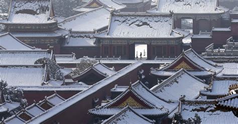 Beijing gets coated in rare spring snow