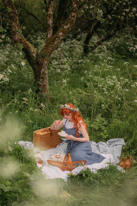 Cottagecore Picnic with Magic Linen & Edible Flowers | A Clothes Horse ...