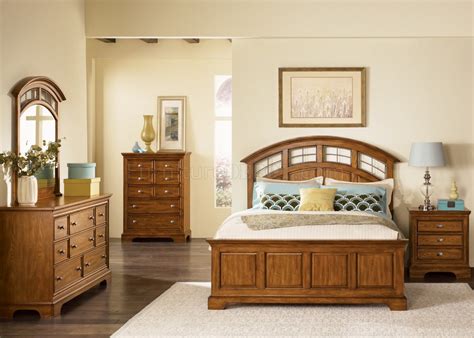 Light Oak Finish Traditional Bed w/Optional Case Goods