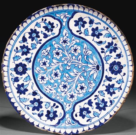 Plat bleu et turquoise, Multan, vers 1800 | lot | Ceramica, Maiolica ...