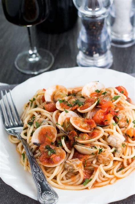 Spaghetti With Red Clam Sauce - Erren's Kitchen