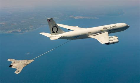 Awesome Video Shows Unmanned X-47B Drone Refuelling In The Air | Gizmodo Australia